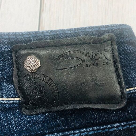 Silver Suki Bermuda Jeans Size 27 - Picture 8 of 8